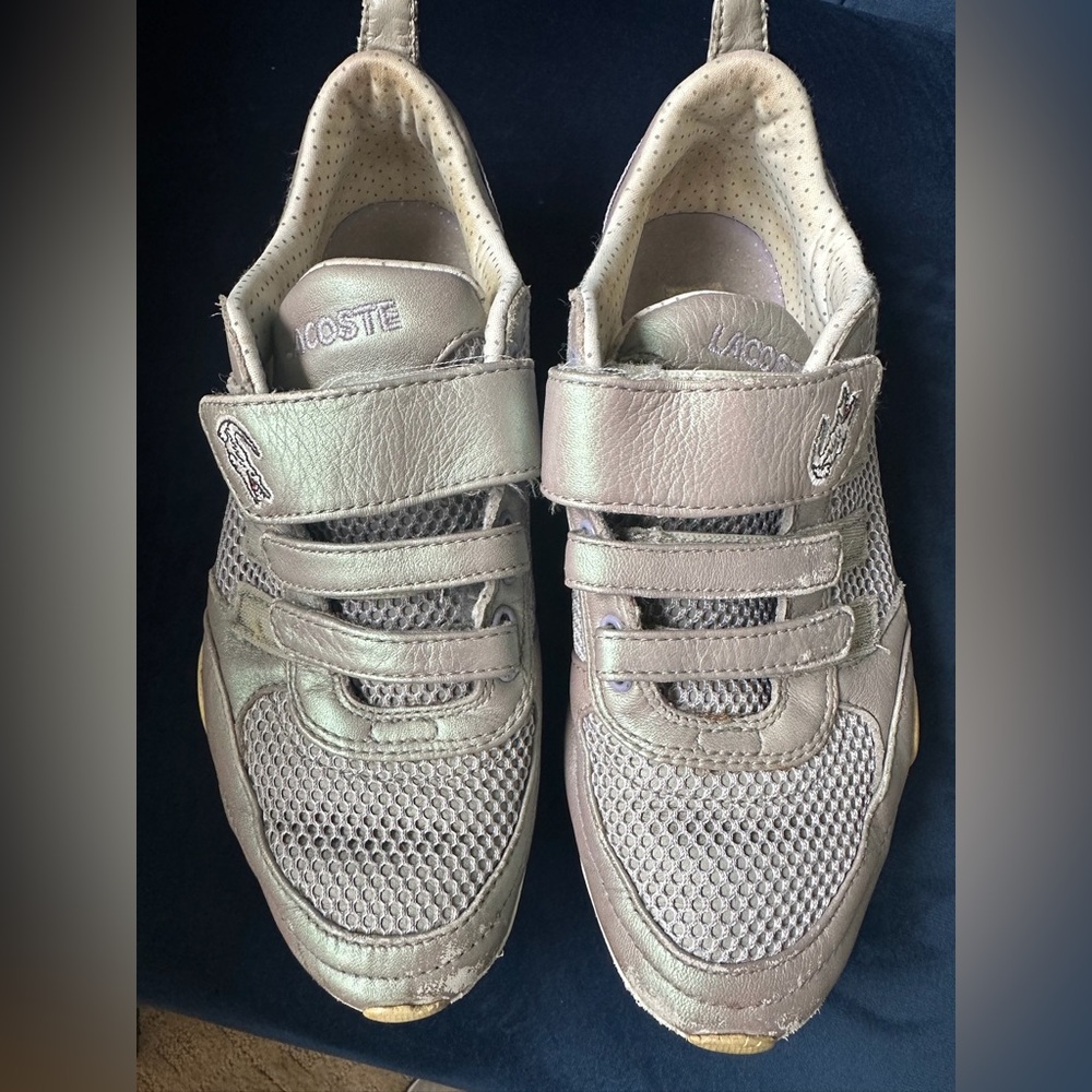 Lacoste Sneaker Fits like 6 1/2 - slightly worn